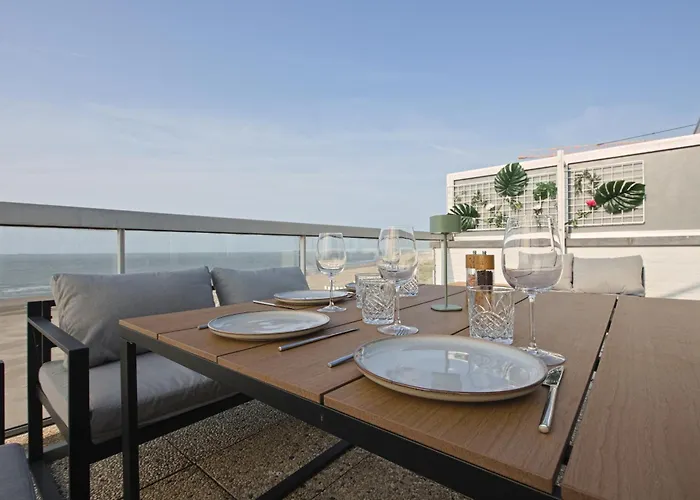 Апартаменты The Happy View - Penthouse Met 2 Terrassen Op De Zeedijk Кнокке-Хейст